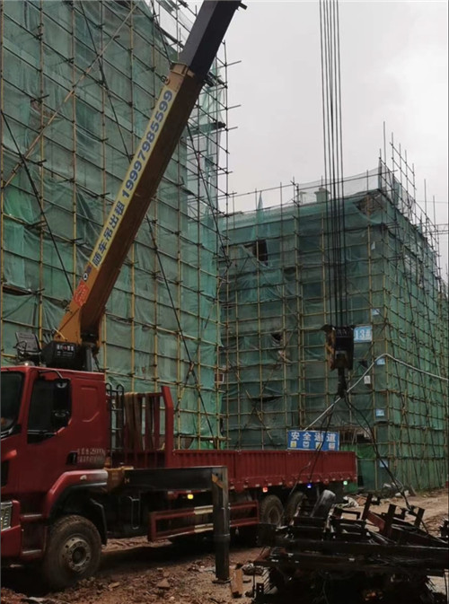 双桥区“慢工细活”—— 吊车的 “微动控制” 技术