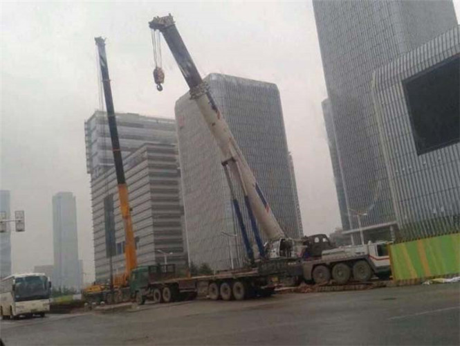 双桥区“自动找平”—— 吊车的 “平地神器” 技术